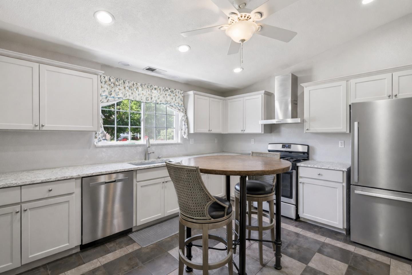 5482 Mesa Road Gilroy, CA 95020 - Photo 10 of 27