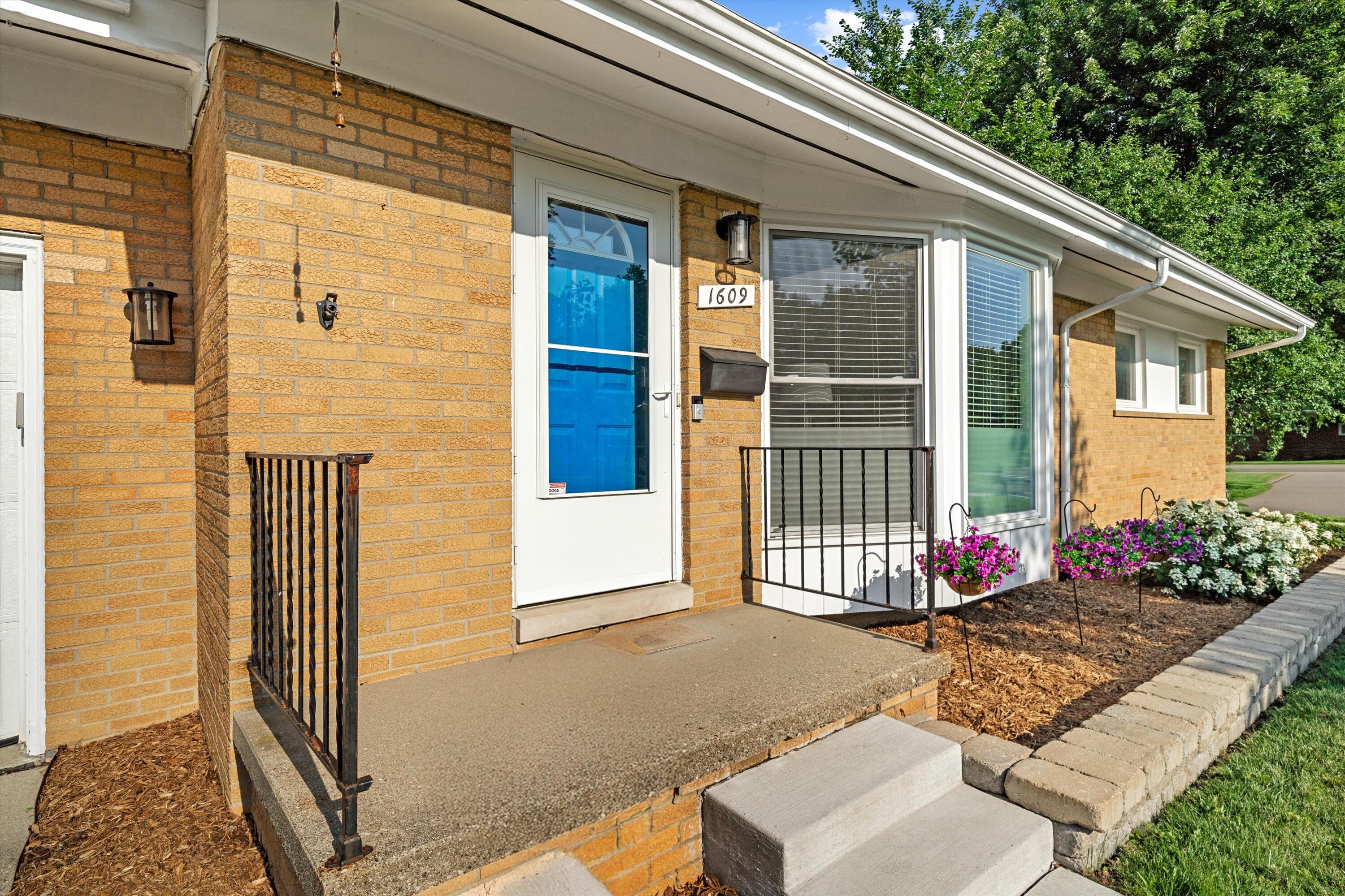 1609 Glastonbury Road Ann Arbor, MI 48103 - Photo 2 of 34 2