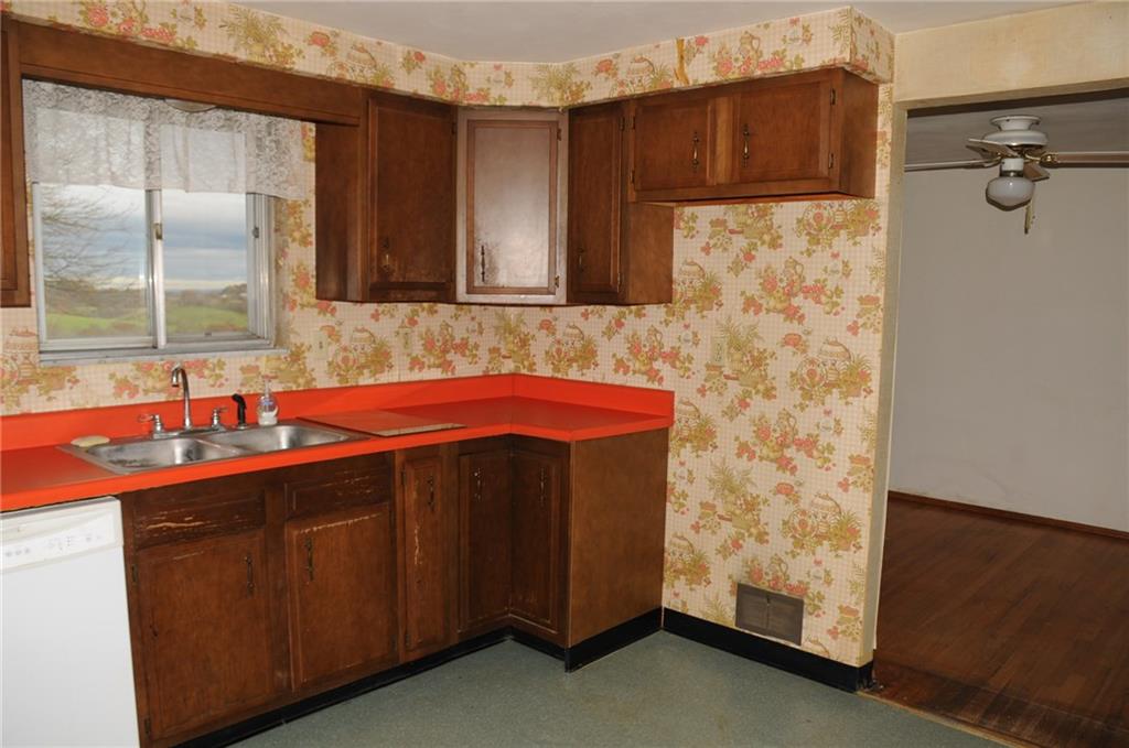 1232 McAdams Road Washington, PA 15301 - Photo 3 of 18