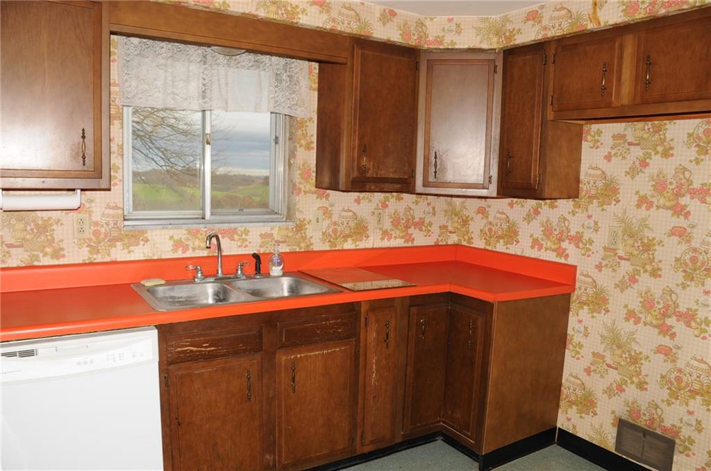 1232 McAdams Road Washington, PA 15301 - Photo 4 of 18