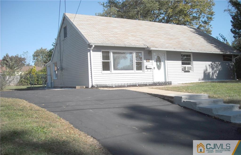 31 Markham Road Edison, NJ 08817 - Photo 1 of 13 a front view of a house with a yard