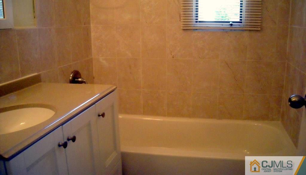 31 Markham Road Edison, NJ 08817 - Photo 10 of 13 a bathroom with a bathtub and a window