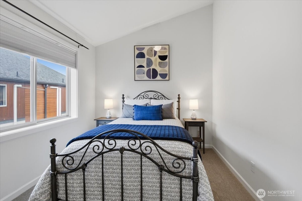 4418 Meridian Avenue North, Unit B Seattle, WA 98103 - Photo 15 of 22
