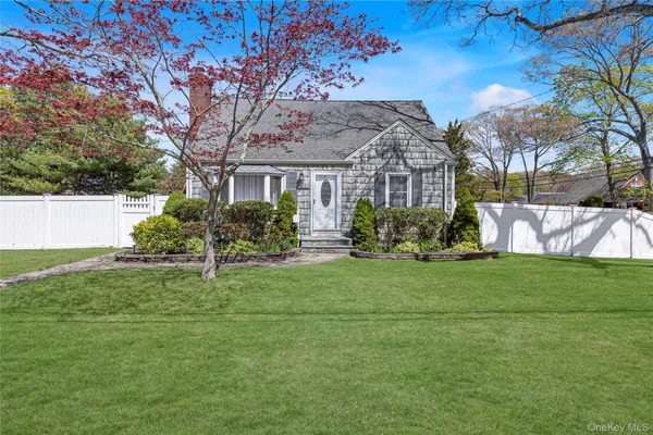 $625,000 | 113 Roosevelt Avenue, Islip, NY 11751