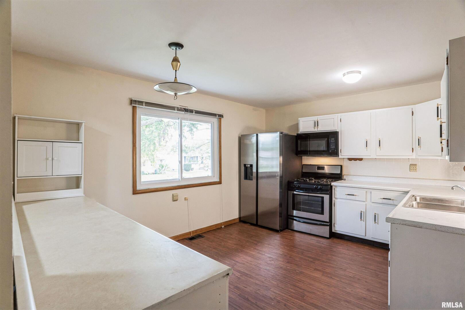 3403 4th Street East Moline, IL 61244 - Photo 7 of 27