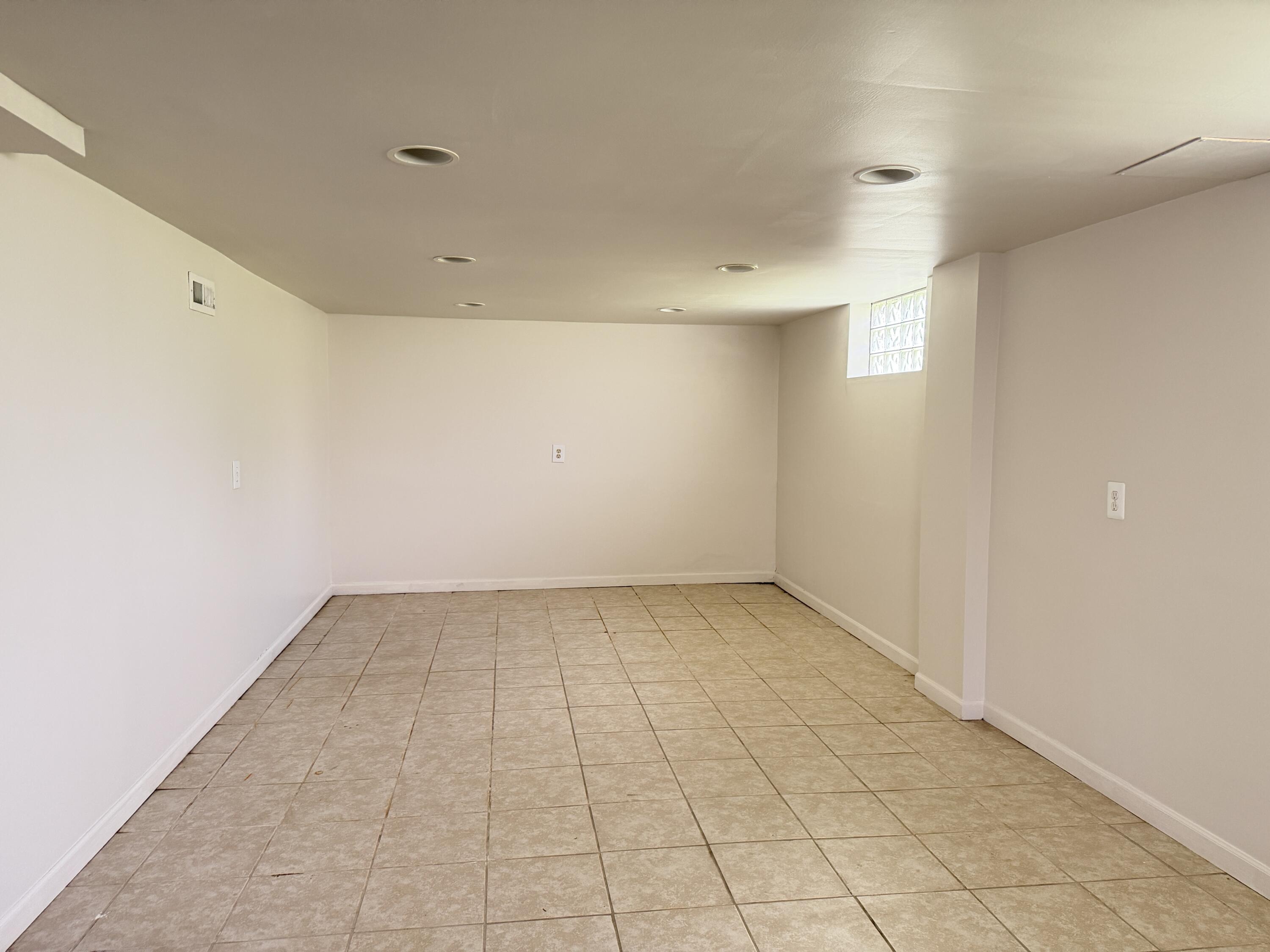 22864 Piper Avenue Eastpointe, MI 48021 - Photo 14 of 19 IMG_6515