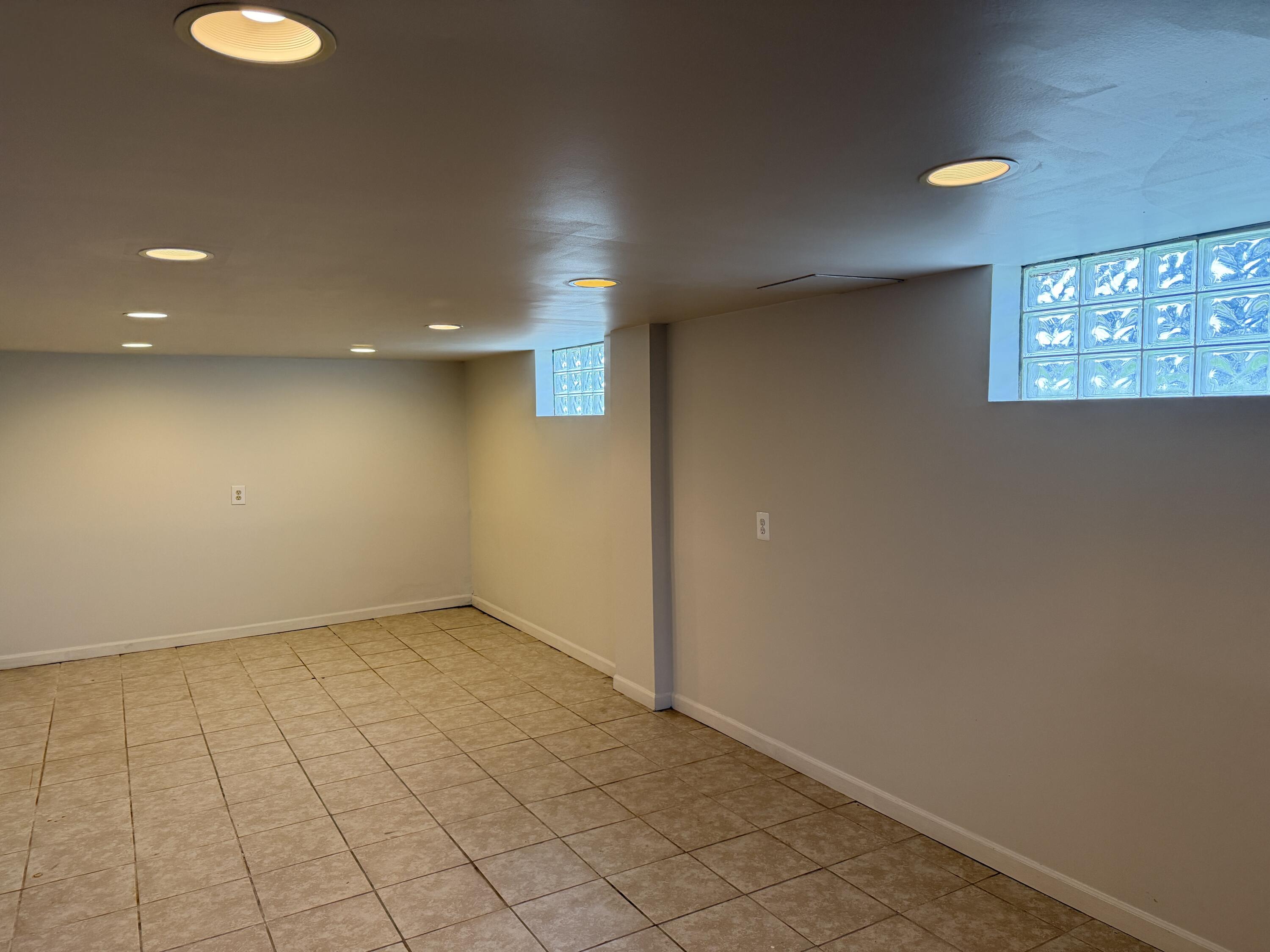 22864 Piper Avenue Eastpointe, MI 48021 - Photo 15 of 19 IMG_6516