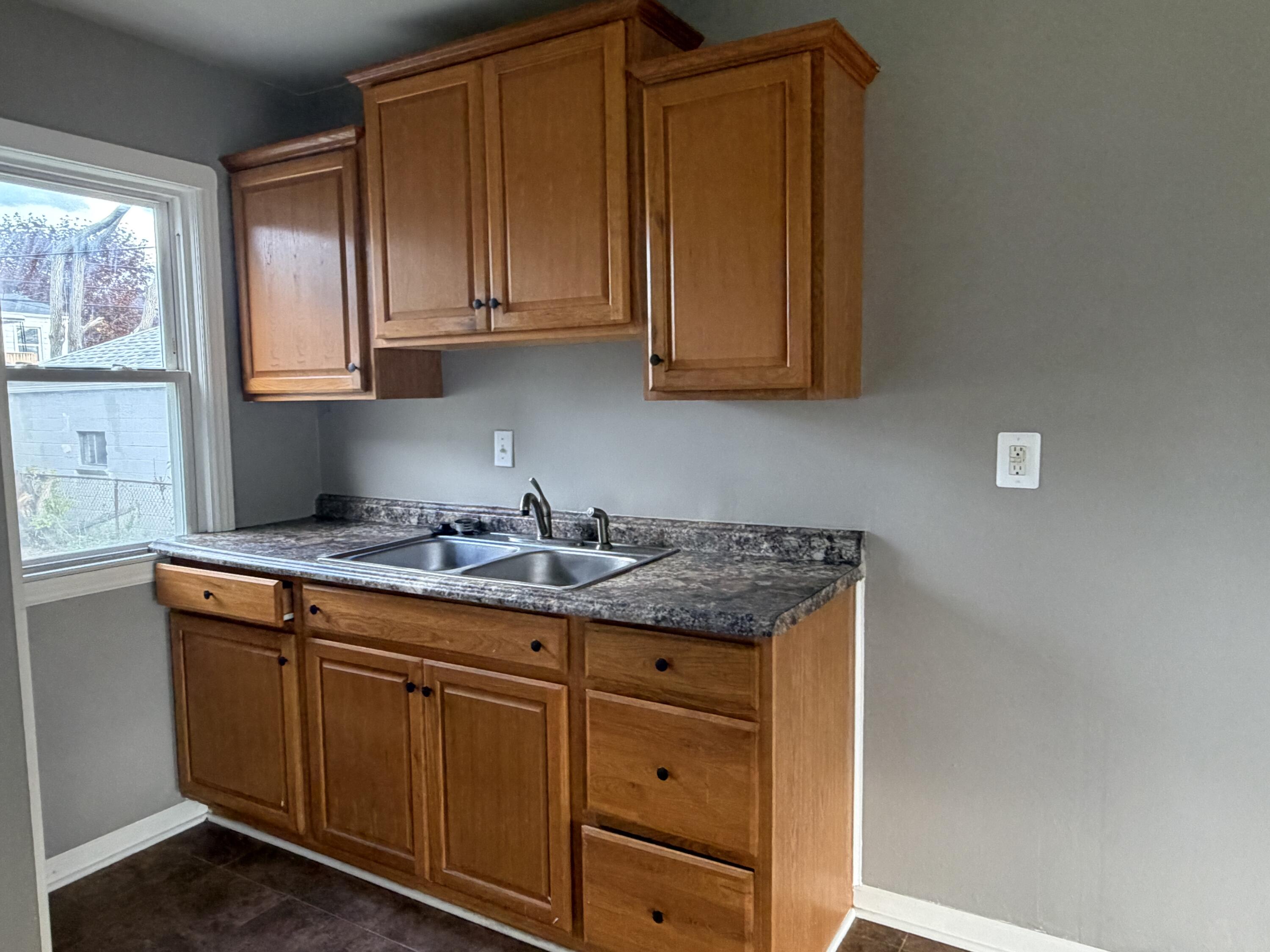 22864 Piper Avenue Eastpointe, MI 48021 - Photo 7 of 19 IMG_6507
