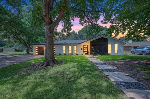 $379,000 | 8920 Kincaid Drive, Benbrook, TX 76116