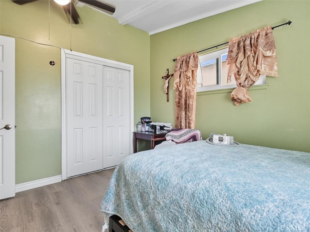 1407 Colonial Avenue Anaheim, CA 92802 - Photo 20 of 33 a bedroom with a bed and a chandelier