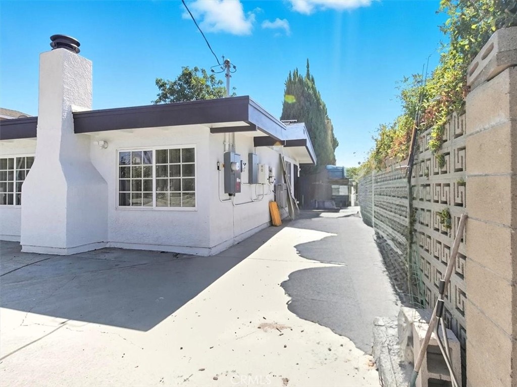 1407 Colonial Avenue Anaheim, CA 92802 - Photo 32 of 33 a view of entryway with a yard