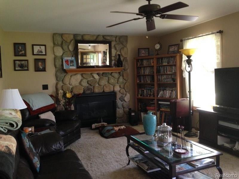 11585 Gilbert Road Memphis, MI 48041 - Photo 10 of 36 24051136-9.jpg