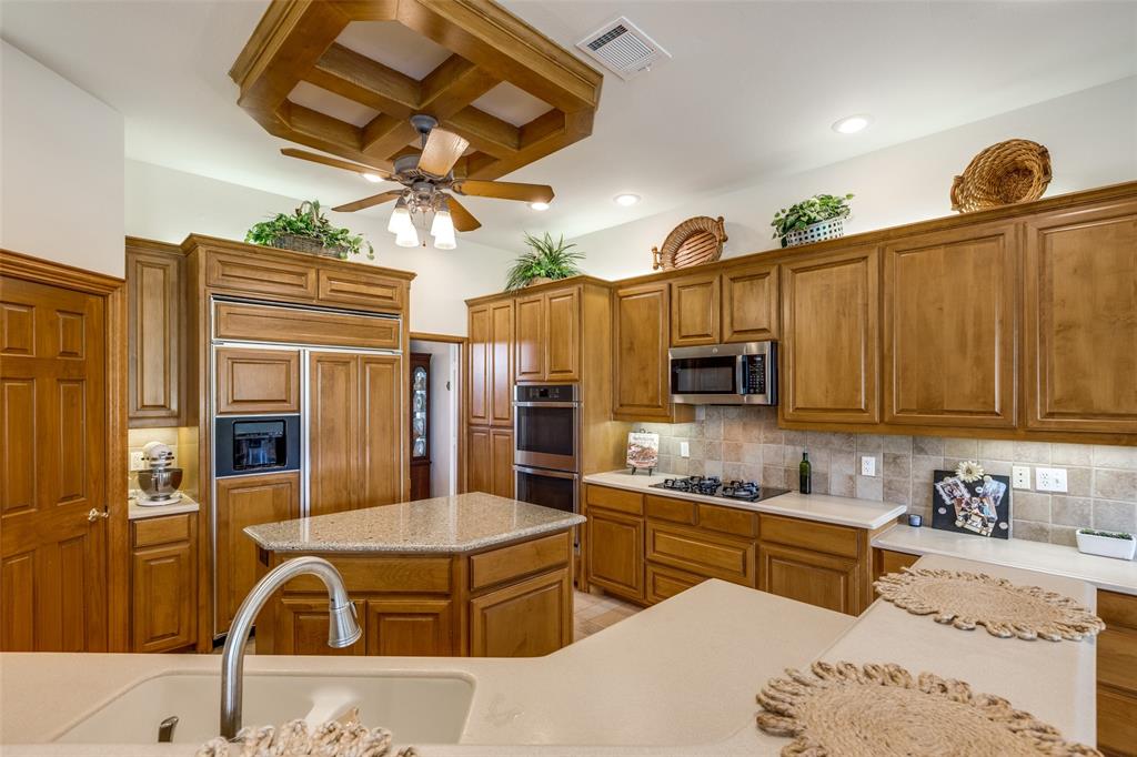 12198 Bell Road Pilot Point, TX 76258 - Photo 10 of 40