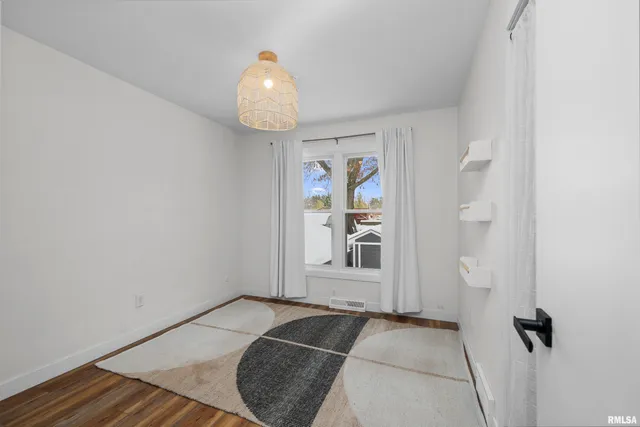 $285,000 | 8325 55th Street, Coal Valley, IL 61240