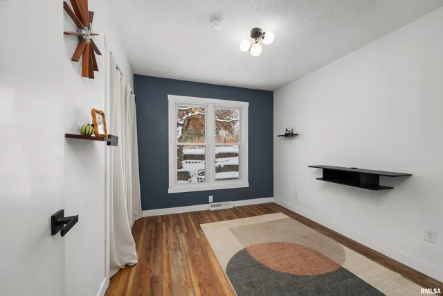 $285,000 | 8325 55th Street, Coal Valley, IL 61240