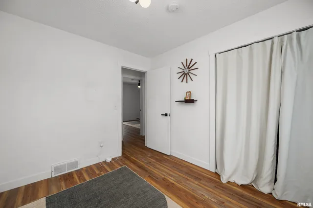 $285,000 | 8325 55th Street, Coal Valley, IL 61240