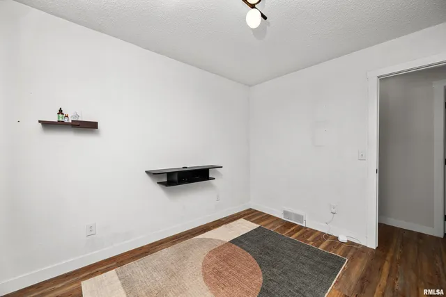 $285,000 | 8325 55th Street, Coal Valley, IL 61240