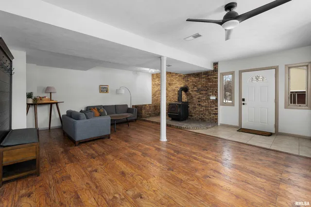 $285,000 | 8325 55th Street, Coal Valley, IL 61240