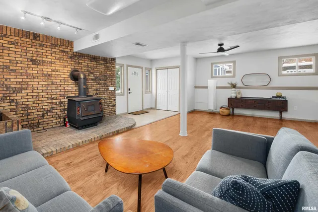 $285,000 | 8325 55th Street, Coal Valley, IL 61240