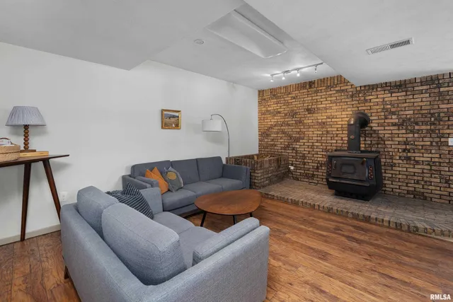 $285,000 | 8325 55th Street, Coal Valley, IL 61240