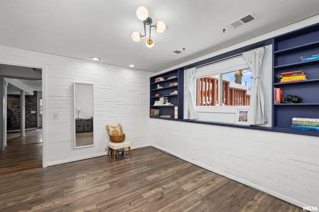 $285,000 | 8325 55th Street, Coal Valley, IL 61240