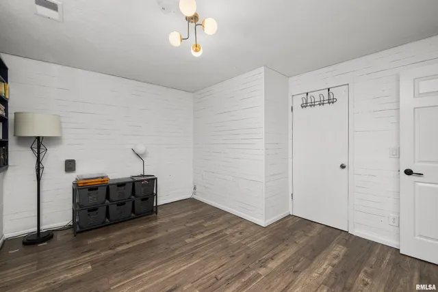 $285,000 | 8325 55th Street, Coal Valley, IL 61240