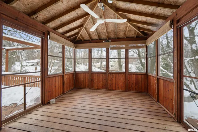 $285,000 | 8325 55th Street, Coal Valley, IL 61240