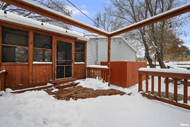 $285,000 | 8325 55th Street, Coal Valley, IL 61240