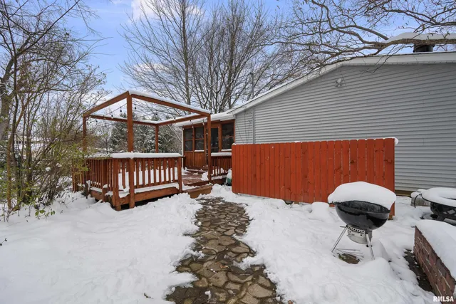 $285,000 | 8325 55th Street, Coal Valley, IL 61240