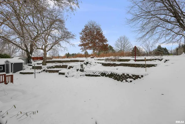 $285,000 | 8325 55th Street, Coal Valley, IL 61240