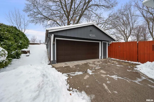 $285,000 | 8325 55th Street, Coal Valley, IL 61240