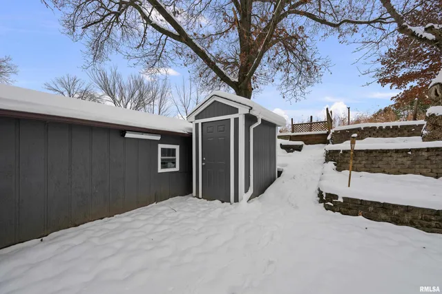 $285,000 | 8325 55th Street, Coal Valley, IL 61240