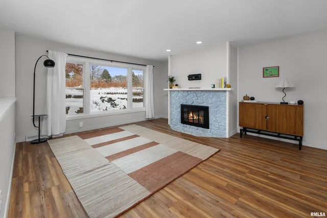 $285,000 | 8325 55th Street, Coal Valley, IL 61240