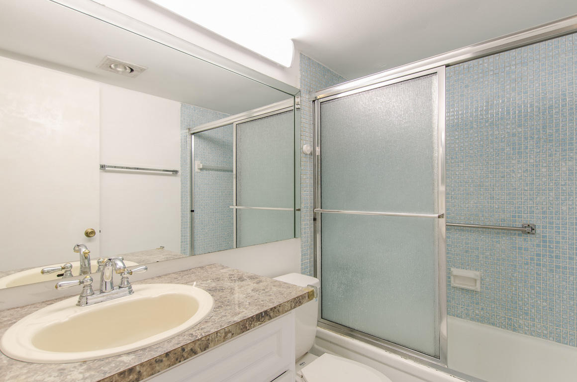 1063 Guildford East Boca Raton, FL 33434 - Photo 13 of 47 Bathroom