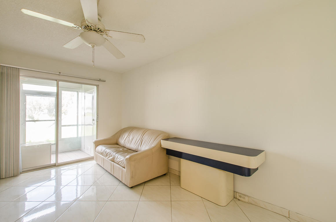 1063 Guildford East Boca Raton, FL 33434 - Photo 14 of 47 Guest Room