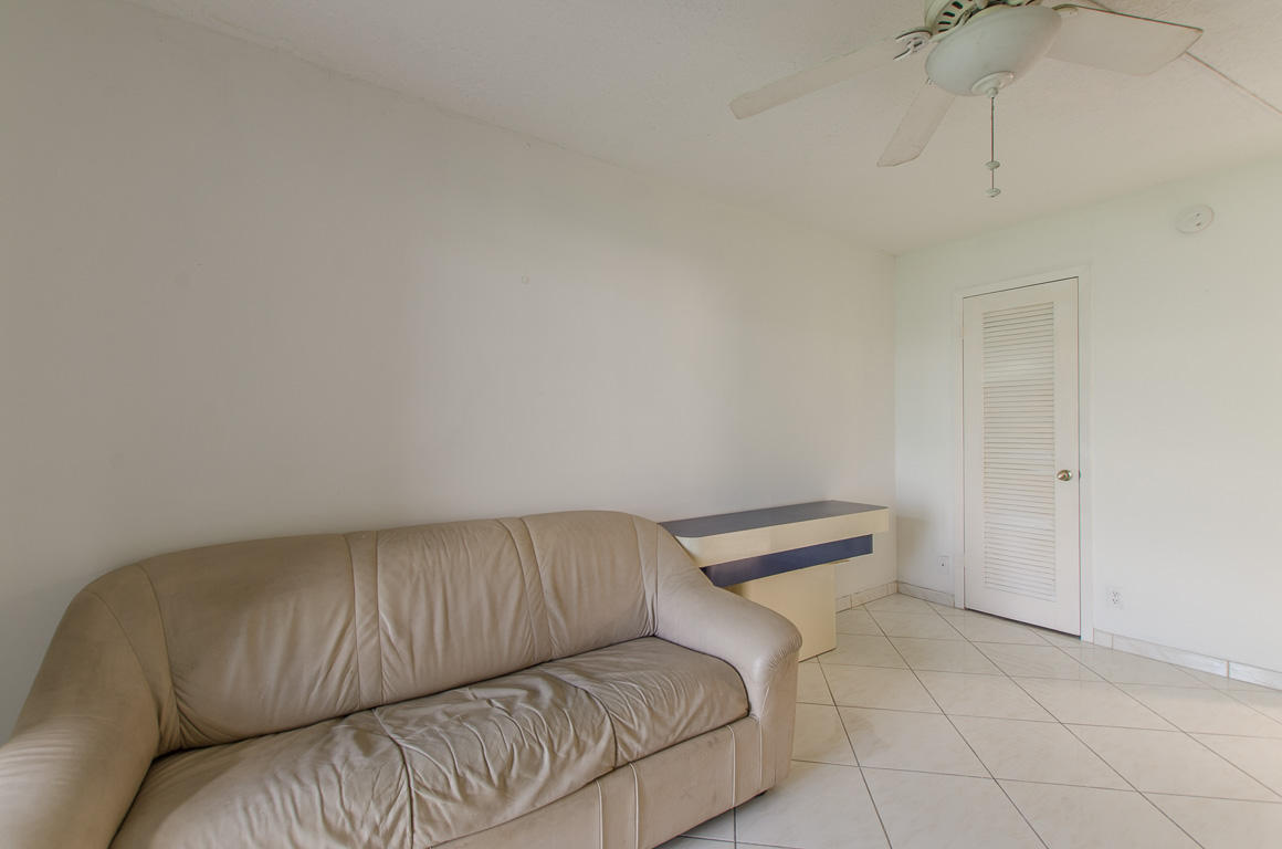 1063 Guildford East Boca Raton, FL 33434 - Photo 15 of 47 Guest Room