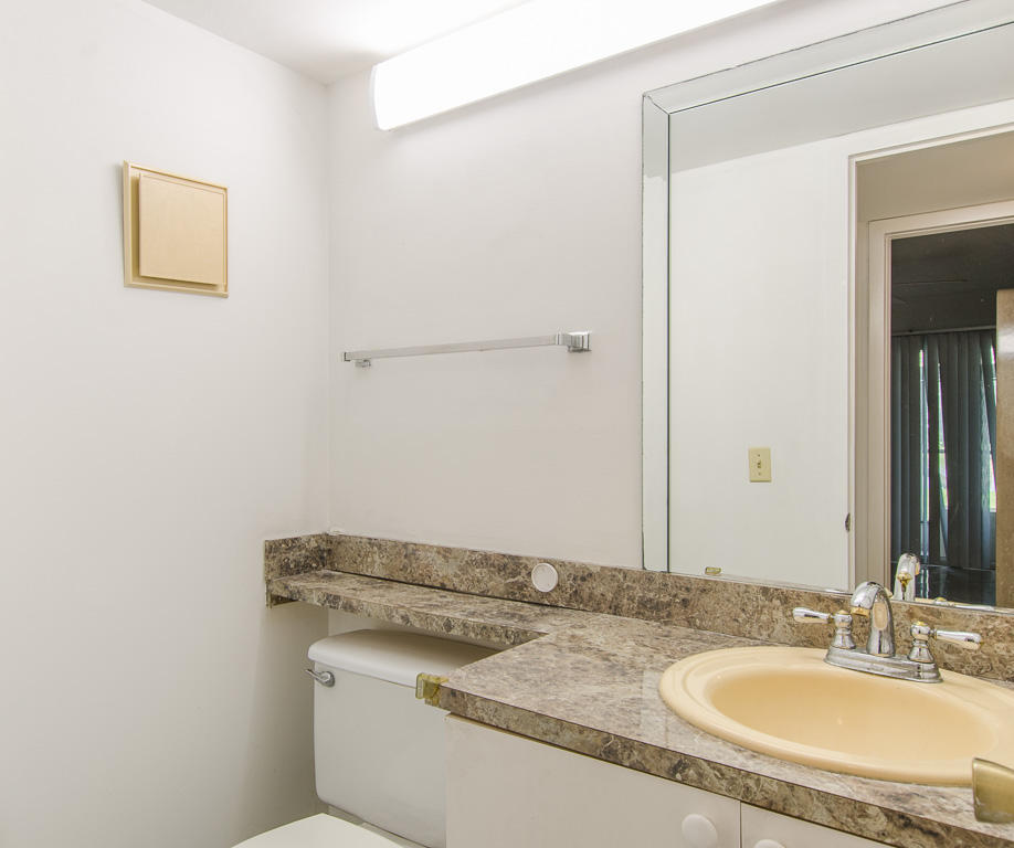 1063 Guildford East Boca Raton, FL 33434 - Photo 16 of 47 Bathroom