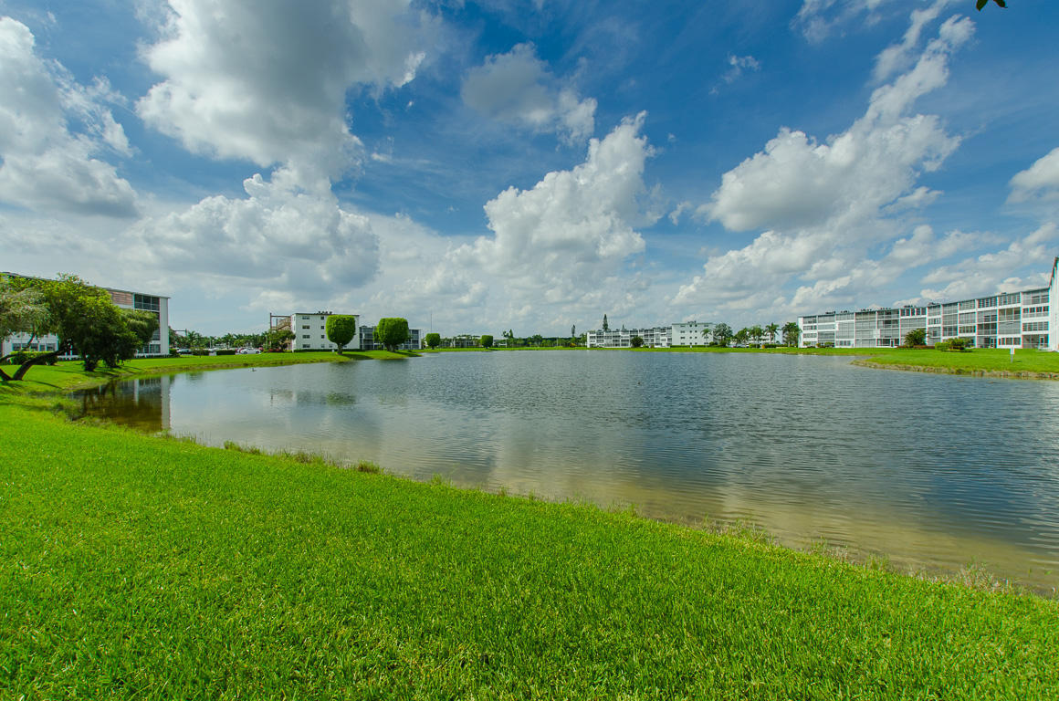 1063 Guildford East Boca Raton, FL 33434 - Photo 18 of 47 Lakeview