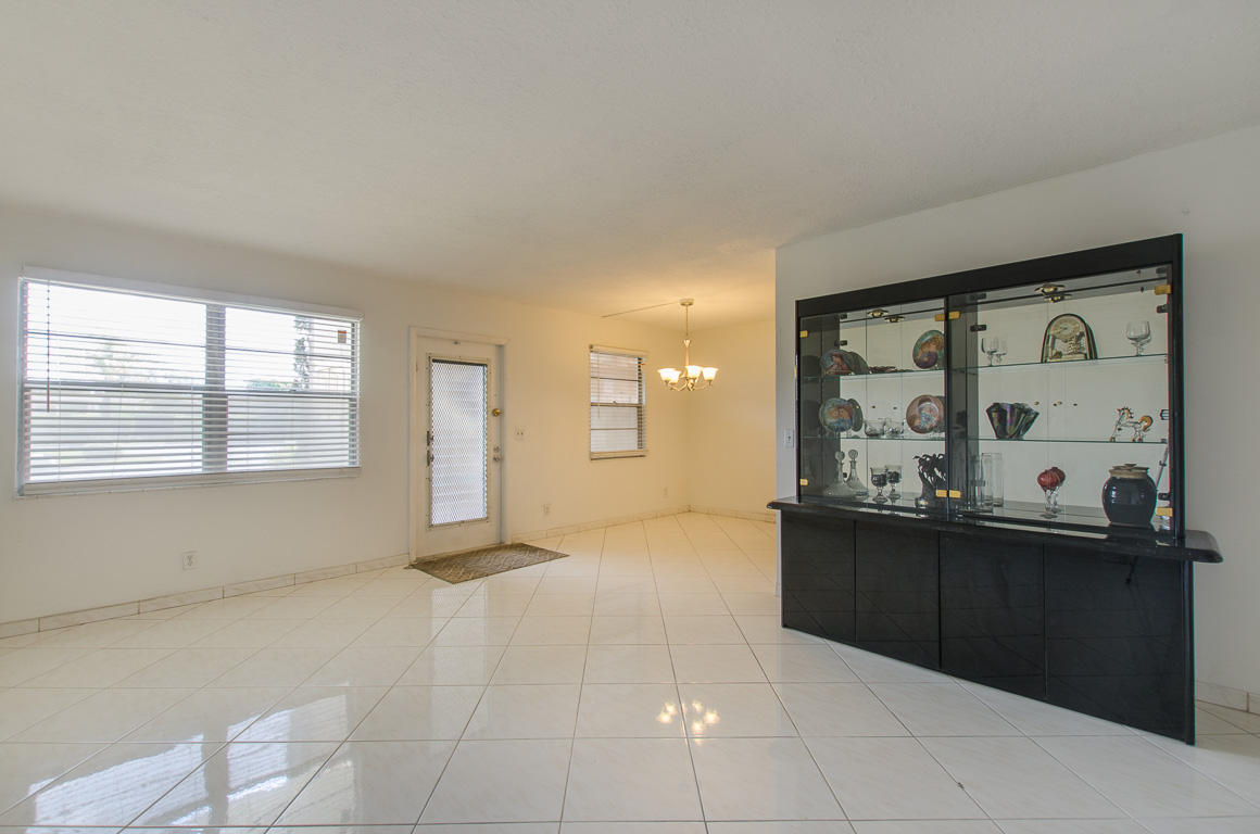 1063 Guildford East Boca Raton, FL 33434 - Photo 9 of 47 Living Room