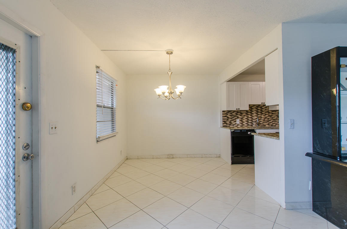 1063 Guildford East Boca Raton, FL 33434 - Photo 10 of 47 Dining Room