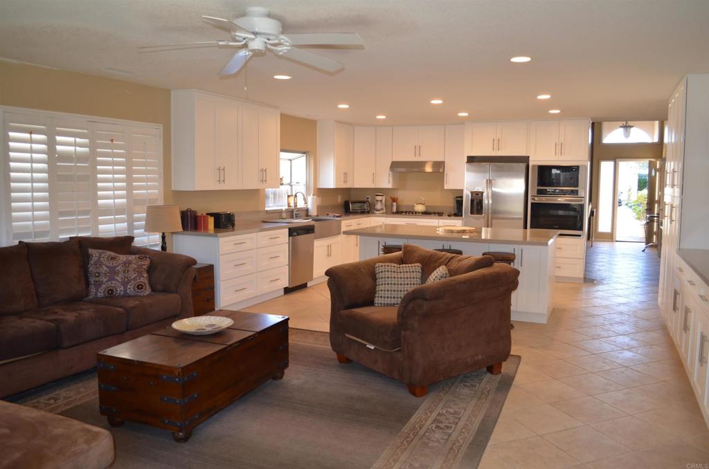128 Roper Court Encinitas, CA 92024 - Photo 5 of 46 Gallery Image 5