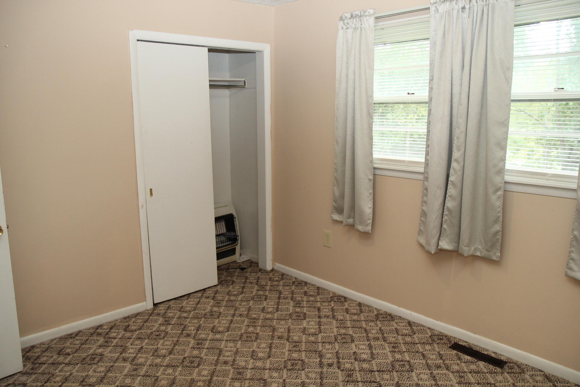 1032 Wisemantown Road Irvine, KY 40336 - Photo 14 of 32 IMG_4620