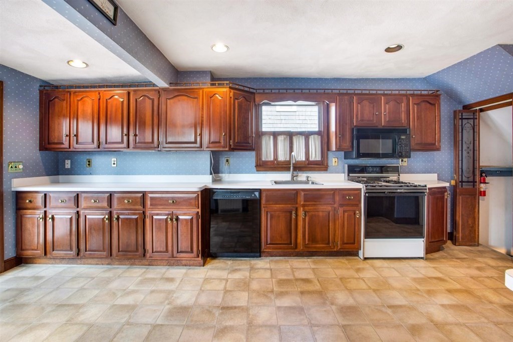 21 Osborne Road Medford, MA 02155 - Photo 9 of 28 Gallery Image 9