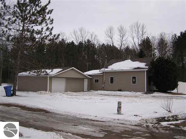 5745 South Huron Road Pinconning, MI 48650 - Photo 2 of 13 1751538-1.JPG