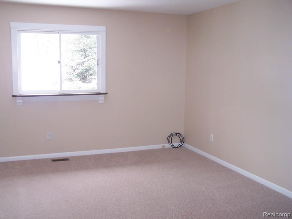 9039 East Lake Road Clarkston, MI 48348 - Photo 18 of 23 Master Bedroom