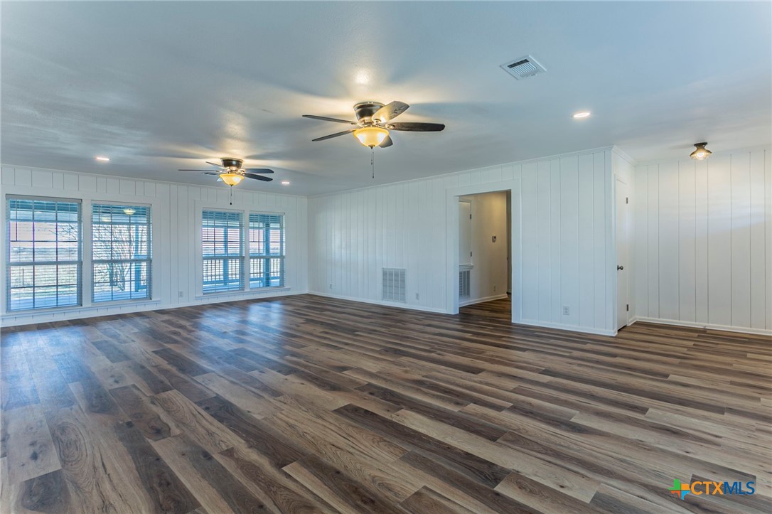301 Thomas Street Rogers, TX 76569 - Photo 2 of 29 a view of a livingroom with a window