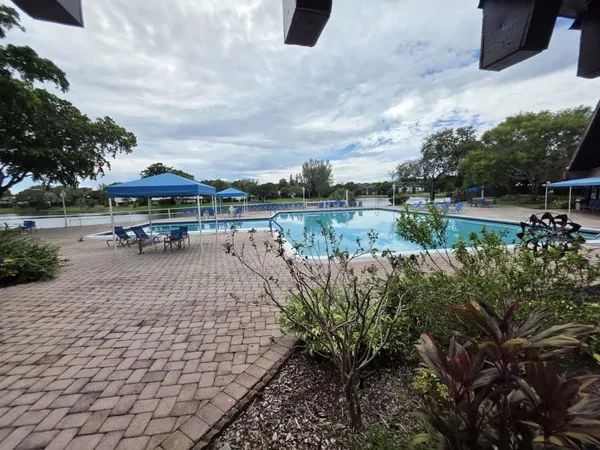 $150,000 | 3760 Inverrary Drive, Unit 3N, Lauderhill, FL 33319