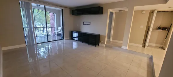 $150,000 | 3760 Inverrary Drive, Unit 3N, Lauderhill, FL 33319