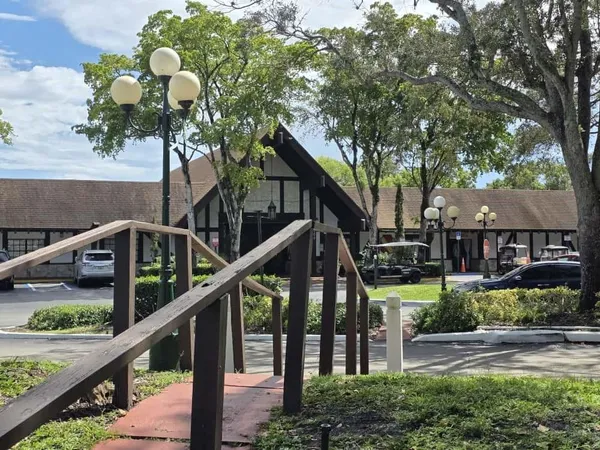$150,000 | 3760 Inverrary Drive, Unit 3N, Lauderhill, FL 33319