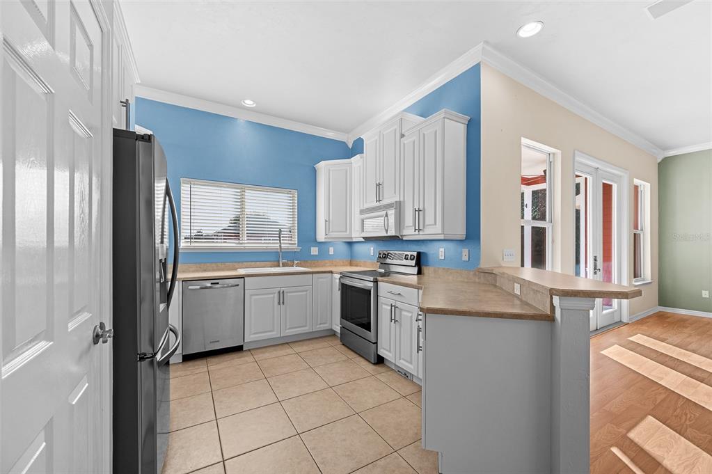 10215 Southwest 98th Avenue Gainesville, FL 32608 - Photo 17 of 43 a kitchen with a stove a sink and a refrigerator